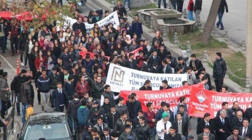 Boks Şampiyonası, Mehteranlı Kortej Y&uuml;r&uuml;y&uuml;ş&uuml;yle Başladı