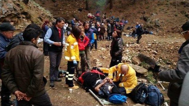 112 Acil Sağlık Ekibi Hastaya Traktörle Ulaştı 1