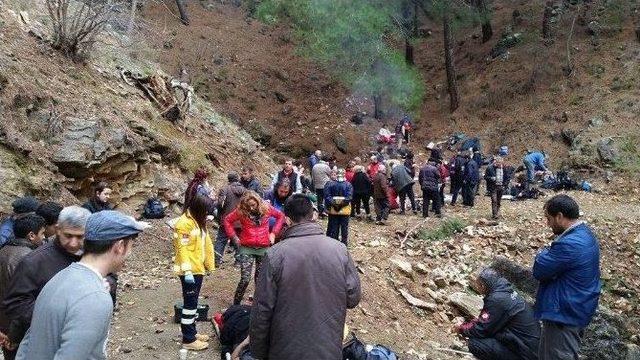 112 Acil Sağlık Ekibi Hastaya Traktörle Ulaştı 2