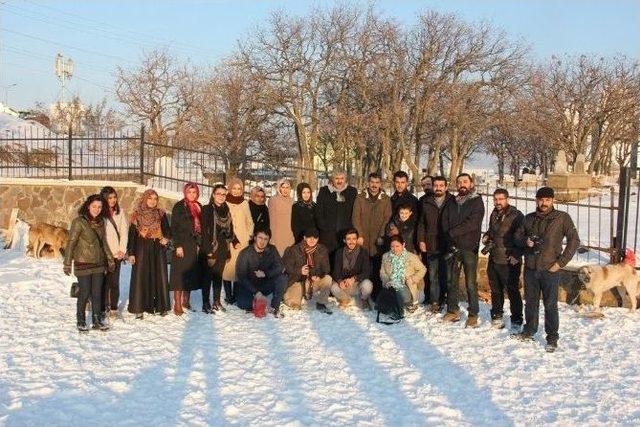 Sokak Hayvanlarını Beslediler 1