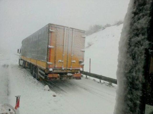 İzmir-İstanbul Karayolunda Ulaşıma 1 Saatlik Kar Engeli 2