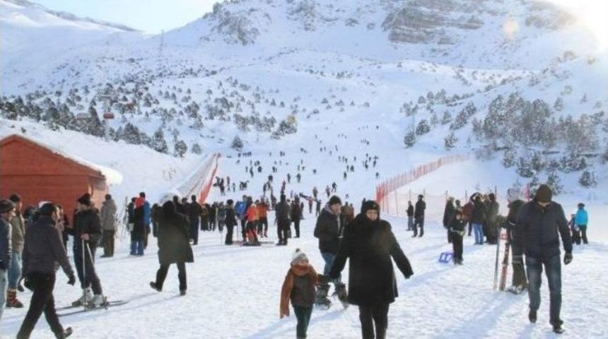 Başsoy; Hemşehrilerini Kayak Merkezine Bekliyor