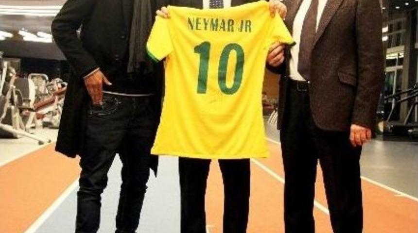 Neymar&rsquo;a Hoş Geldin Hediyesi