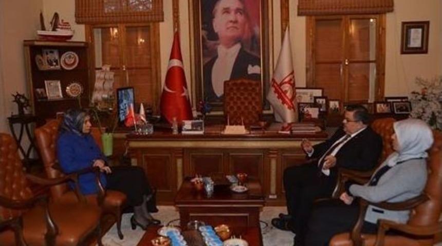 Ak Parti Kadın Kolları Genel Başkan Yardımcısı &Ccedil;elik&rsquo;ten Başkanı Selim Yağcı&rsquo;ya Ziyaret