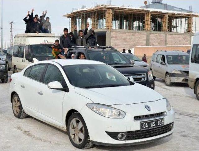 Işid'le Girdiği Çatışmada Ölen Ypg'li Ağrı'da Toprağa Verildi