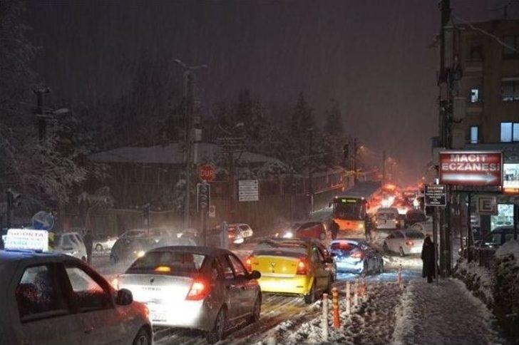 (özel Haber) Kar Yağışı Bursa Trafiği’ni Kilitledi G2