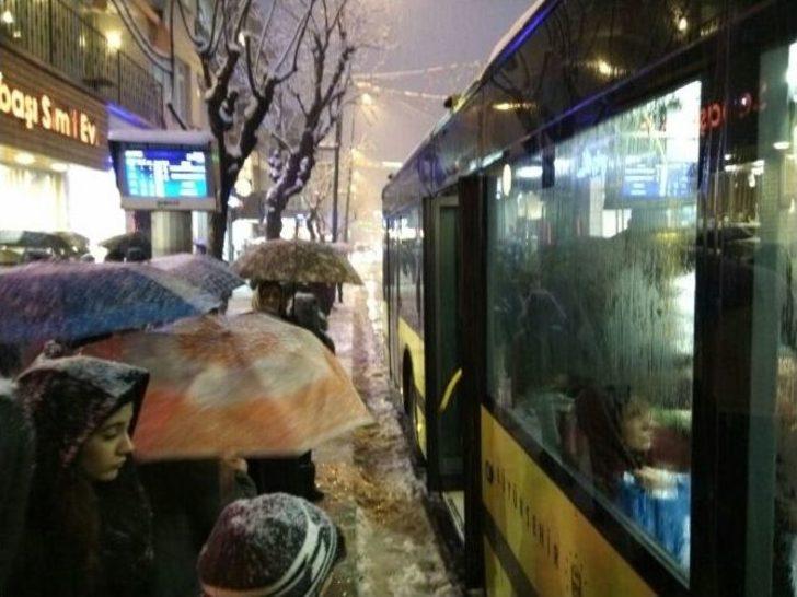 (özel Haber) Kar Yağışı Bursa Trafiği’ni Kilitledi G3