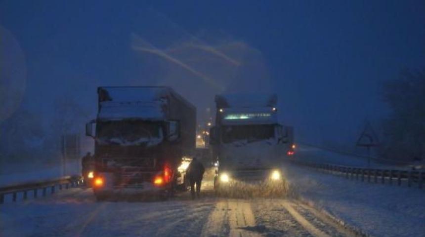 Fırtına Marmara'da Deniz Ulaşımını Aksatıyor (9)