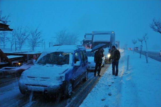 Fırtına Marmara'da Deniz Ulaşımını Aksatıyor (9)