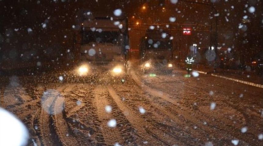 Kula&rsquo;da Kapanan Yol &Uuml;&ccedil; Saat Sonra Ulaşıma A&ccedil;ıldı