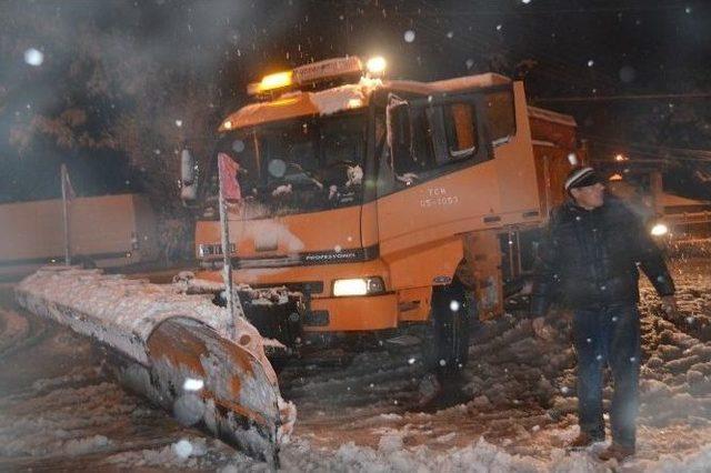 Kula’da Kapanan Yol Üç Saat Sonra Ulaşıma Açıldı