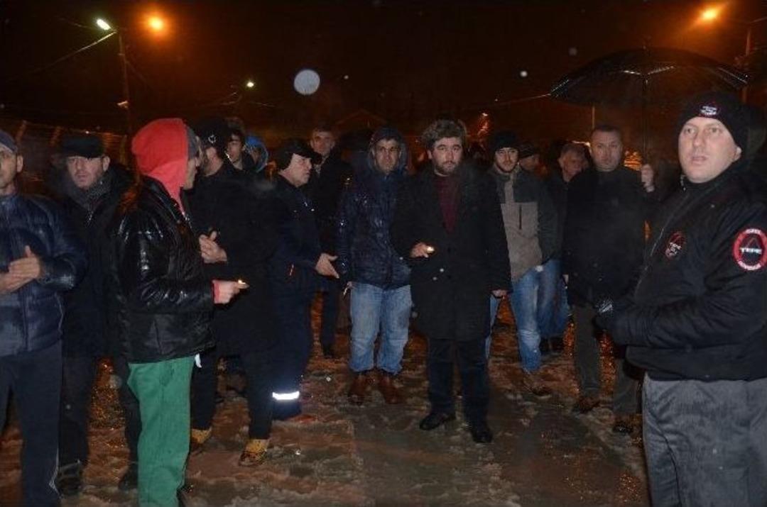 &Ouml;fkeli Kalabalık Sedaş&rsquo;ı Bastı