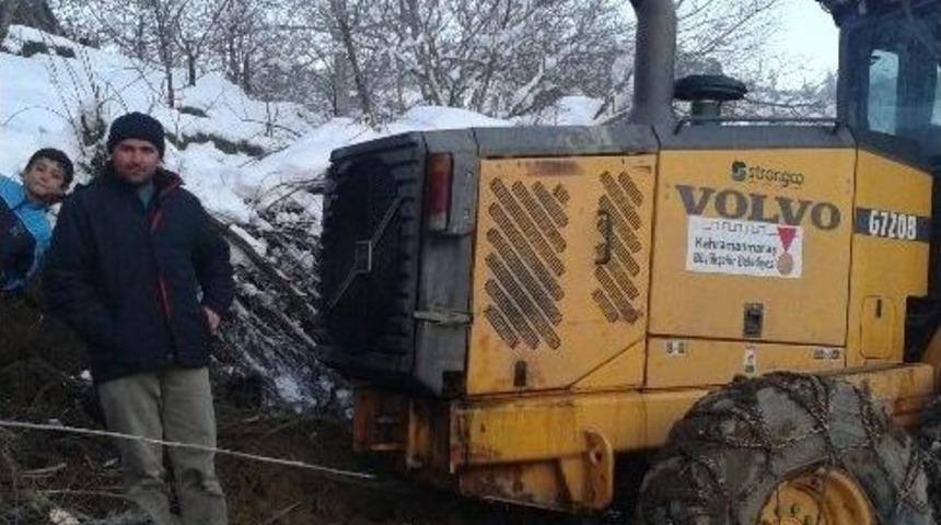 Karla Kaplı Yolları Temizleyen Greyder U&ccedil;uruma Kaydı