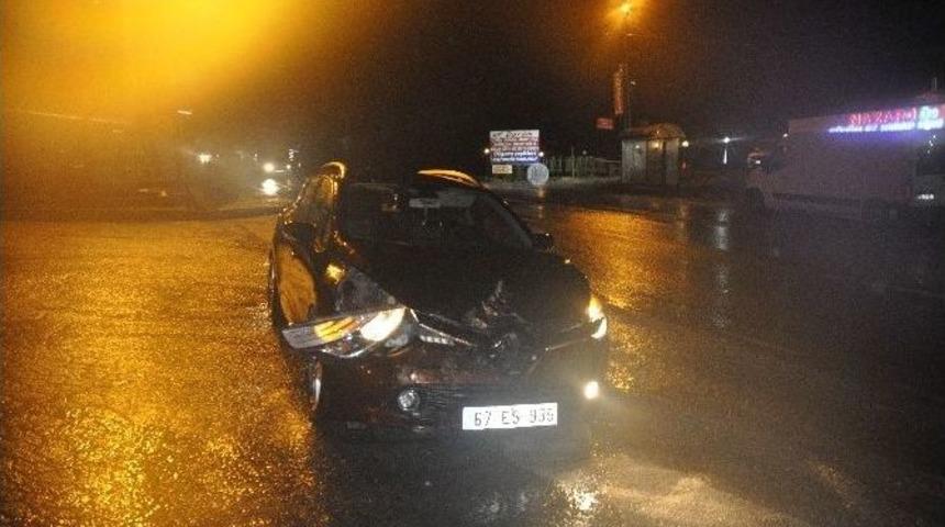Kar Yolu Kapattı, Kayalar Otomobilin &Uuml;zerine D&uuml;şt&uuml;