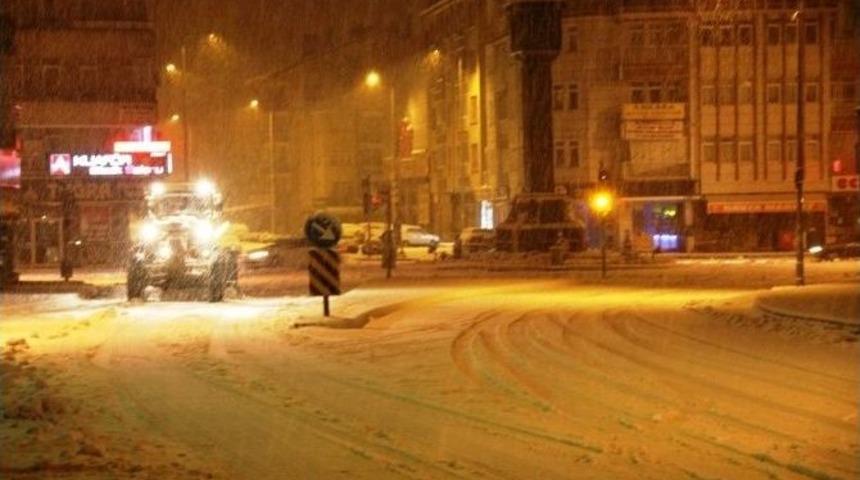&Ccedil;ubuk&rsquo;ta Okullar Tatil Edildi