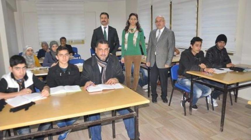 M&uuml;lteciler I&ccedil;in T&uuml;rk&ccedil;e Kursu