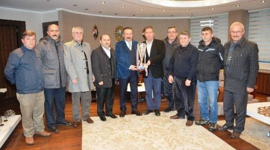 Başkan Doğan’a Ziyaretçilerini Ağırladı