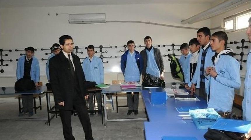 &Ccedil;elik Okul Ziyaretlerine Devam Ediyor