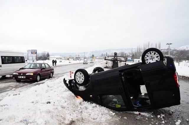 Tosya D-100&rsquo;de Buzlanma Trafik Kazasına Neden Oldu 1