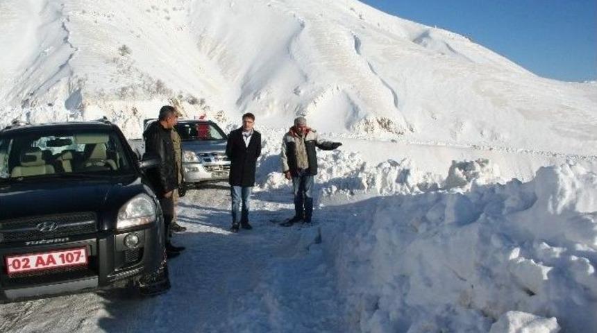 Sincik&rsquo;te Karla M&uuml;cadele Devam Ediyor