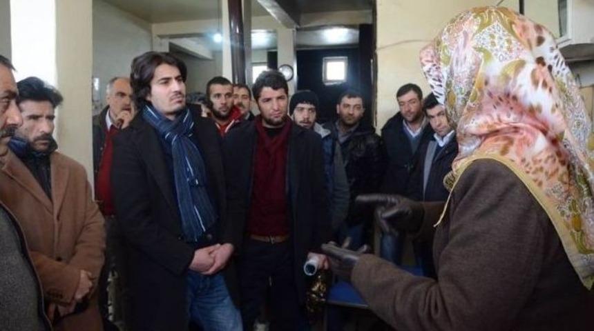 Erciş Belediye Eş Başkanı Diba Keskin Vatandaşları İle &Ccedil;ay İ&ccedil;ti