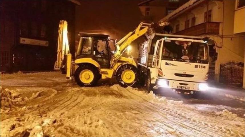 Ulus&rsquo;un Yol Temizleme &Ccedil;alışmaları Yapılıyor