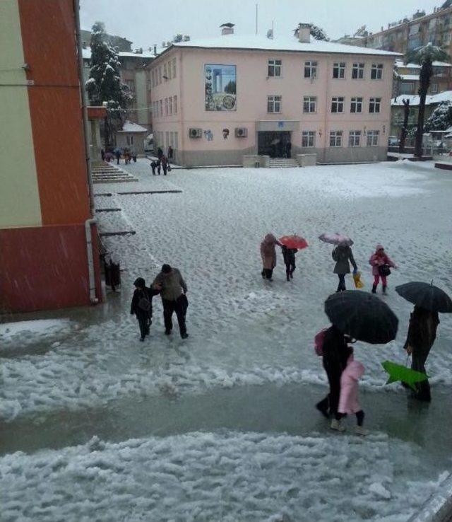 Denizli de Kar Ve Şiddetli R&uuml;zgar Hayatı Olumsuz Etkiliyor 2