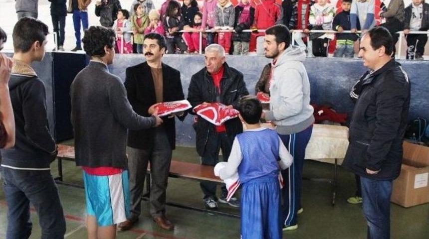 Kaymakam Horasanlı&rsquo;dan Spor Okullarına Ziyaret