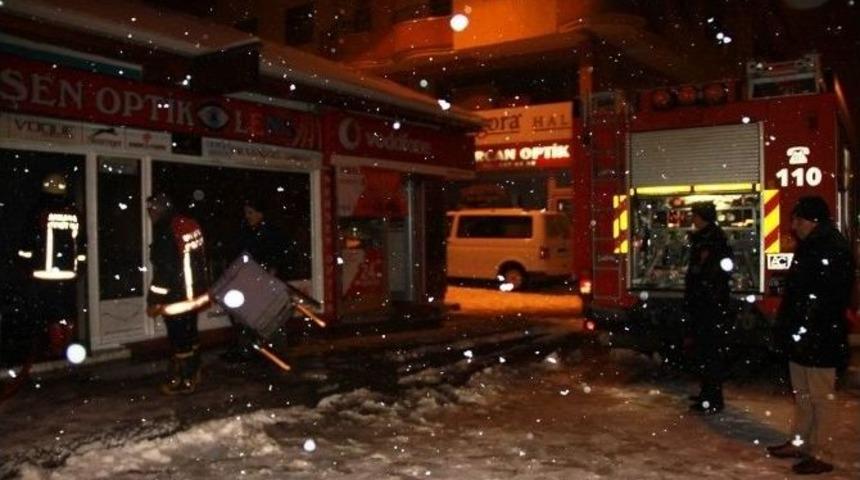 &Ccedil;ubuk&rsquo;ta İşyerinde &Ccedil;ıkan Yangın Korkuttu