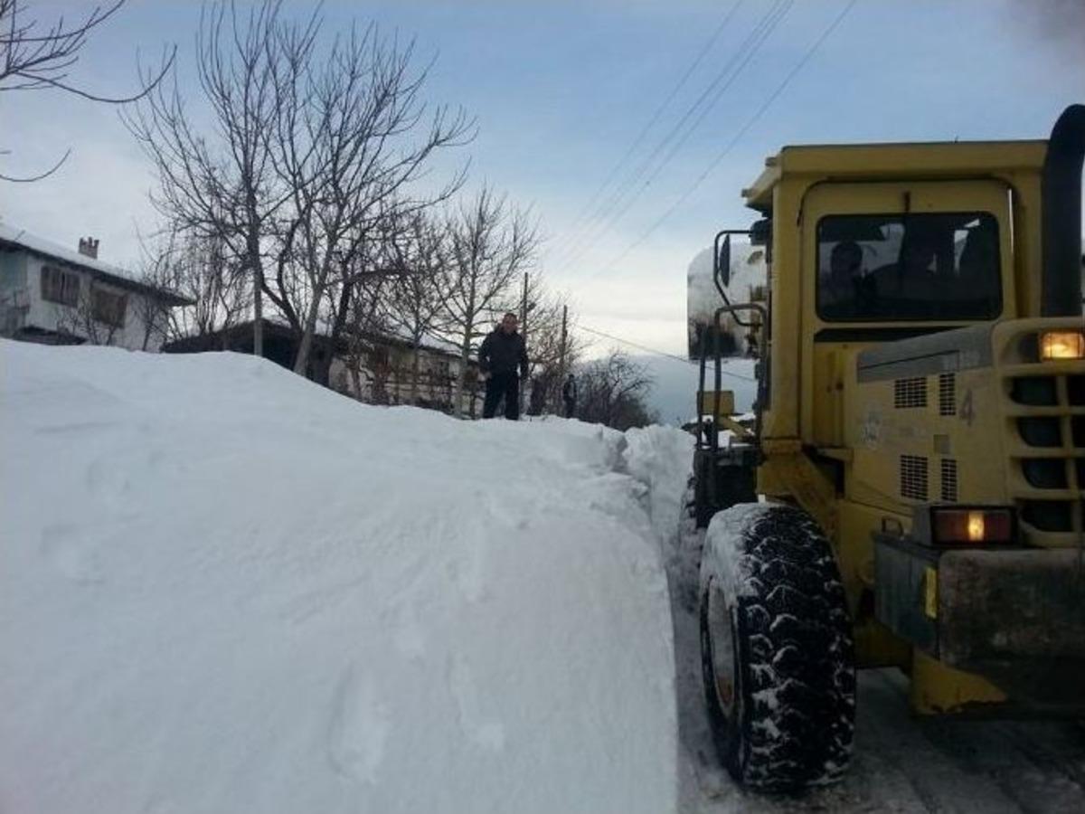 Kavak Belediyesi&rsquo;nden Mahalle Yollarına Anında M&uuml;dahale