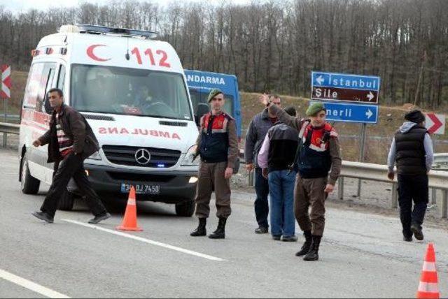 Tır Ile Kamyon Kafa Kafaya &Ccedil;arpıştı: 1 &Ouml;l&uuml; 2 Yaralı 3