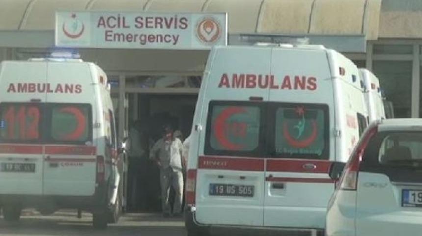 Memurları Taşıyan Servis Minib&uuml;s&uuml; Kaza Yaptı:14 Yaralı