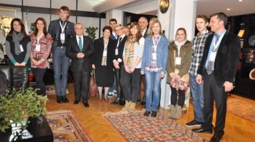 Avrupalı &Ouml;ğrenciler Başkan Zeki Kayda&rsquo;yı Ziyaret Etti