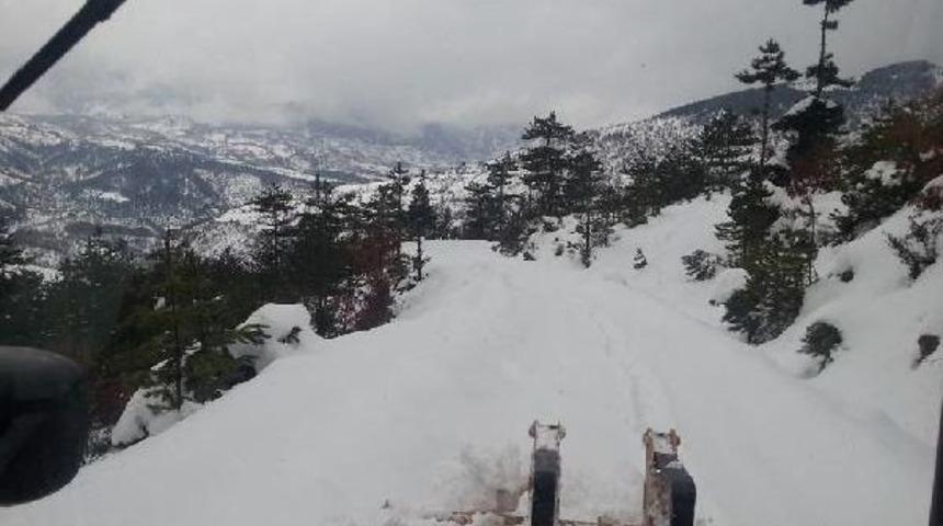 Balıkesir'de Kar Esareti