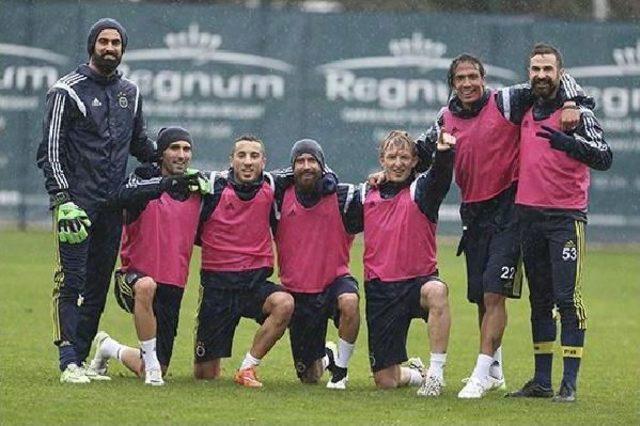 Fenerbah&ccedil;e G&uuml;n&uuml;n Ilk &Ccedil;alışmasını Yaptı 2