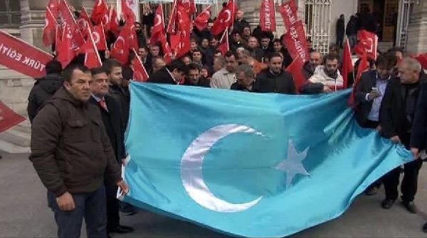 Sirkeci'de Uygur T&uuml;rklerine Destek Eylemi