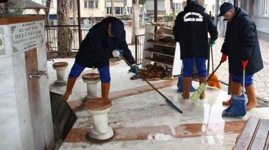 Alaşehir&rsquo;de Camilerin Temizliği İ&ccedil;in Ekip Kuruldu