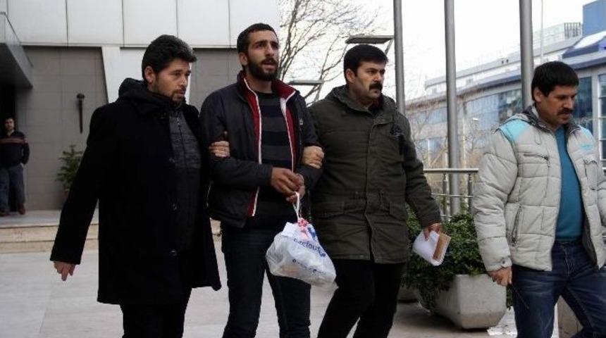 Camilerden Amfi &Ccedil;alan Zanlı Yakayı Ele Verdi