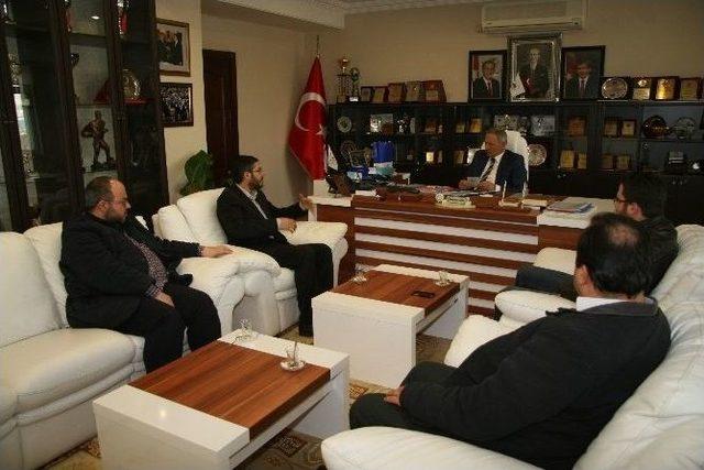 Anadolu &Ouml;ğrenci Birliği Derneği&rsquo;nden Başkan Dişli&rsquo;ye Ziyaret 1