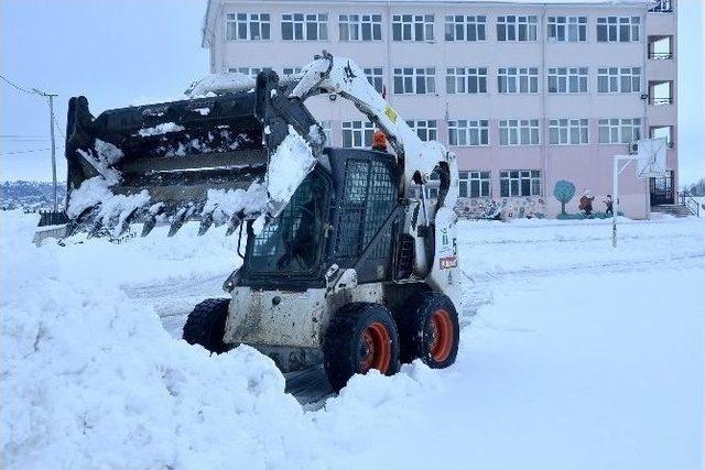 Tepebaşı Belediyesi’nin Kar Temizleme Çalışmaları Sürüyor