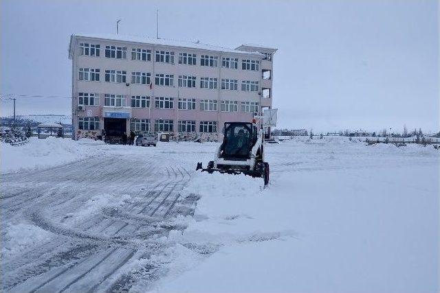 Tepebaşı Belediyesi’nin Kar Temizleme Çalışmaları Sürüyor