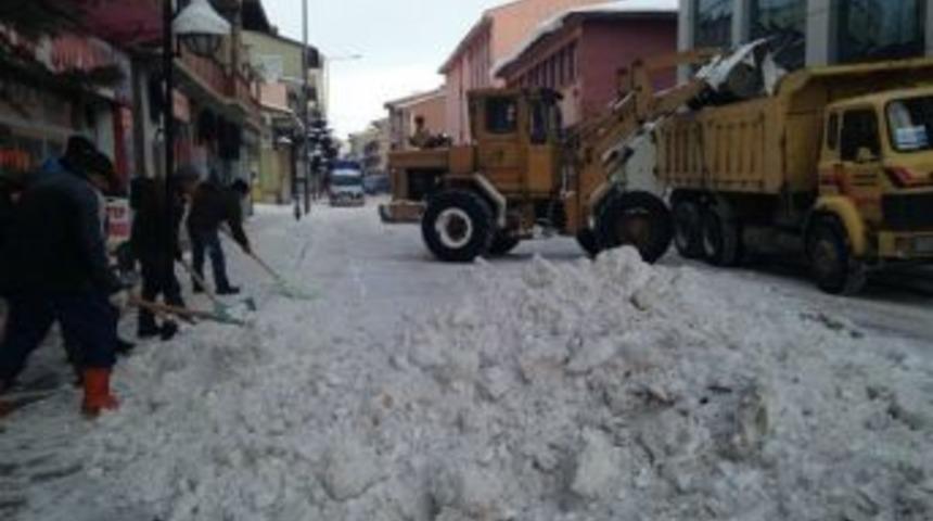 Sarıkamış&rsquo;ta Kar Temizleme &Ccedil;alışması