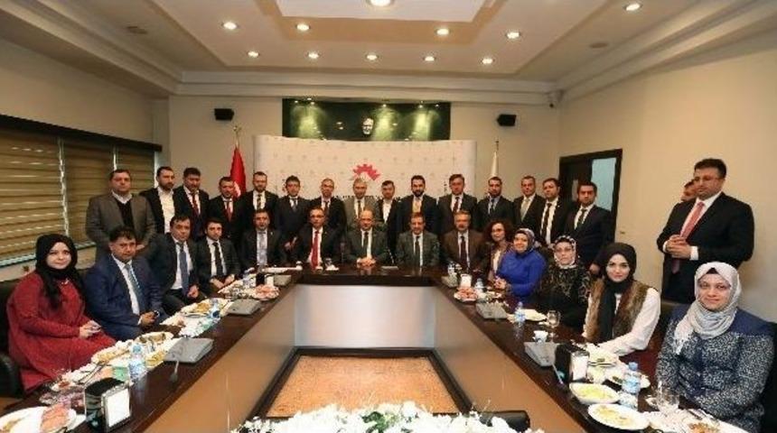 Bakan Işık, Ak Parti Gebze Teşkilatını Ağırladı