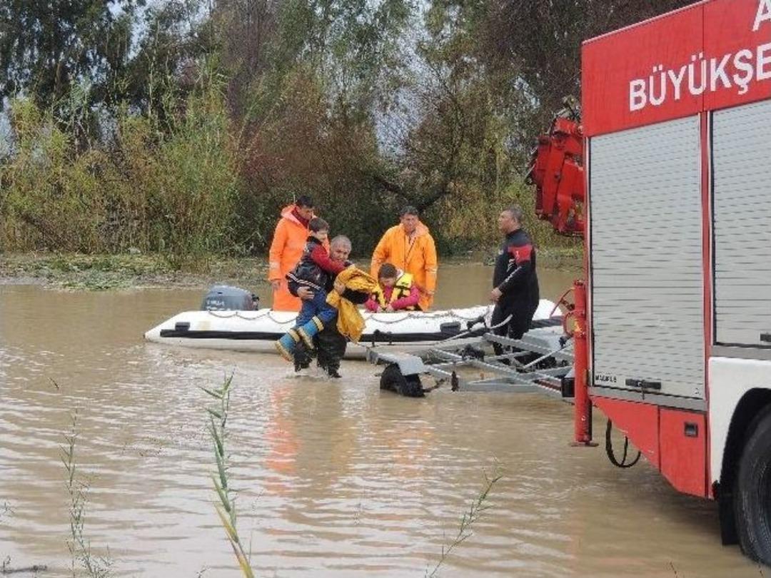 Evlerinde Mahsur Kalınca Botla Kurtarıldılar