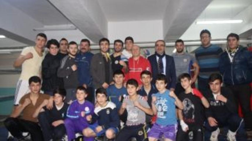 Bayburt Grup A. Ş. Milli Boks&ouml;rler &Ouml;nder Ve Onur Şipal Kardeşlere Sponsor Oldu