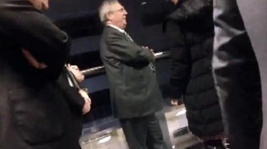 Aziz Yıldırım Adliye Koridorunda...