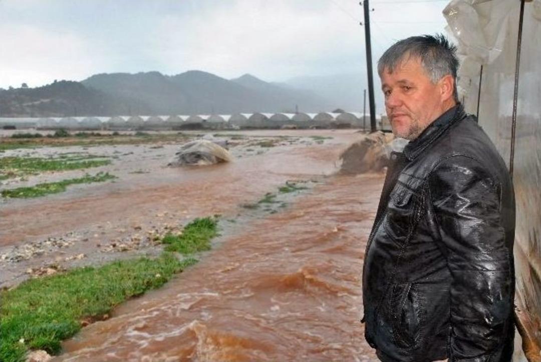 Demre&rsquo;de Fırtına Ve Sağanak Yağış