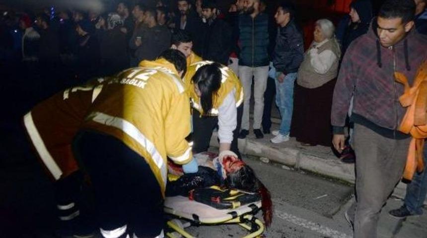 Mersin'de Ehliyetsiz S&uuml;r&uuml;c&uuml; Baba Ve Kızlarına &Ccedil;aptı: 1 &Ouml;l&uuml;, 2 Yaralı