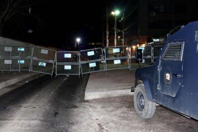 Cumhuriyet Gazetesi Önünde Polis Güvenlik Önlemi Aldı- 1