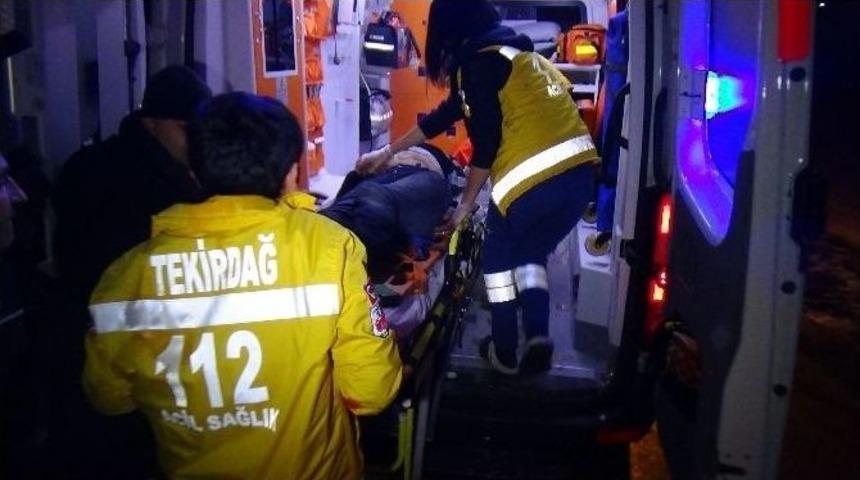 Halk Otob&uuml;s&uuml; İle Otomobil Kafa Kafaya &Ccedil;arpıştı